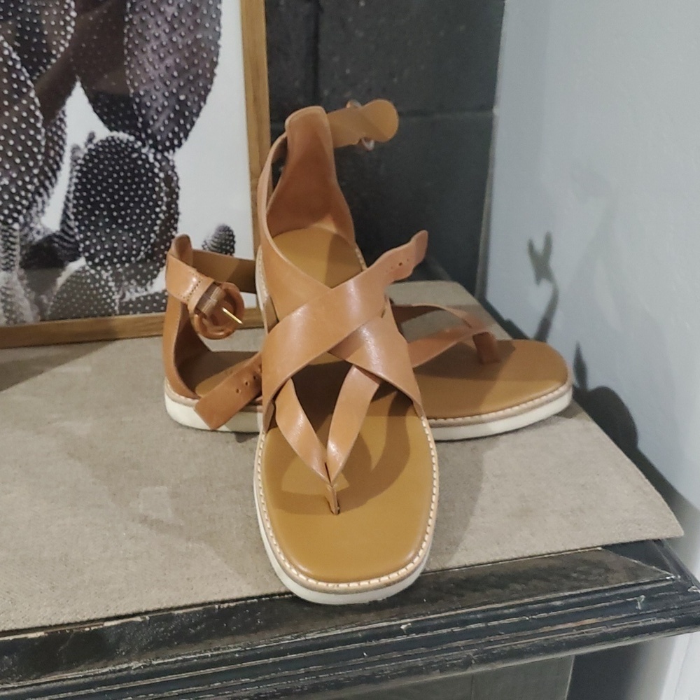 VINCE LEATHER STRAP TAN BUCKLE SANDALS SIZE 8 MORRIS
